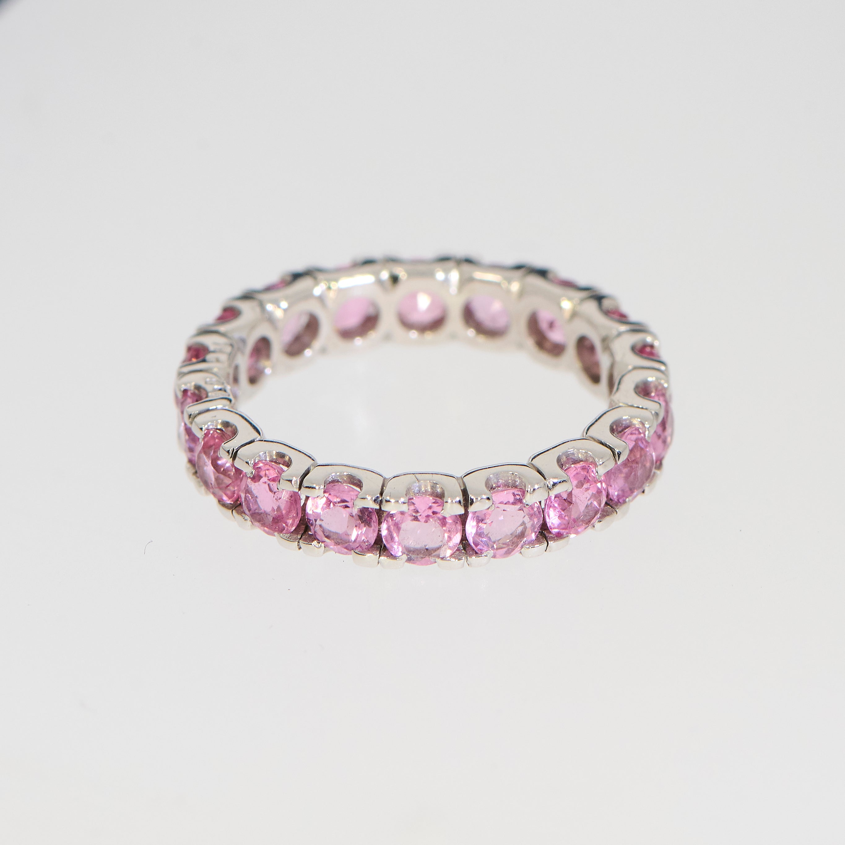 Brugt Pink safir alliancering i 18kt hvidguld