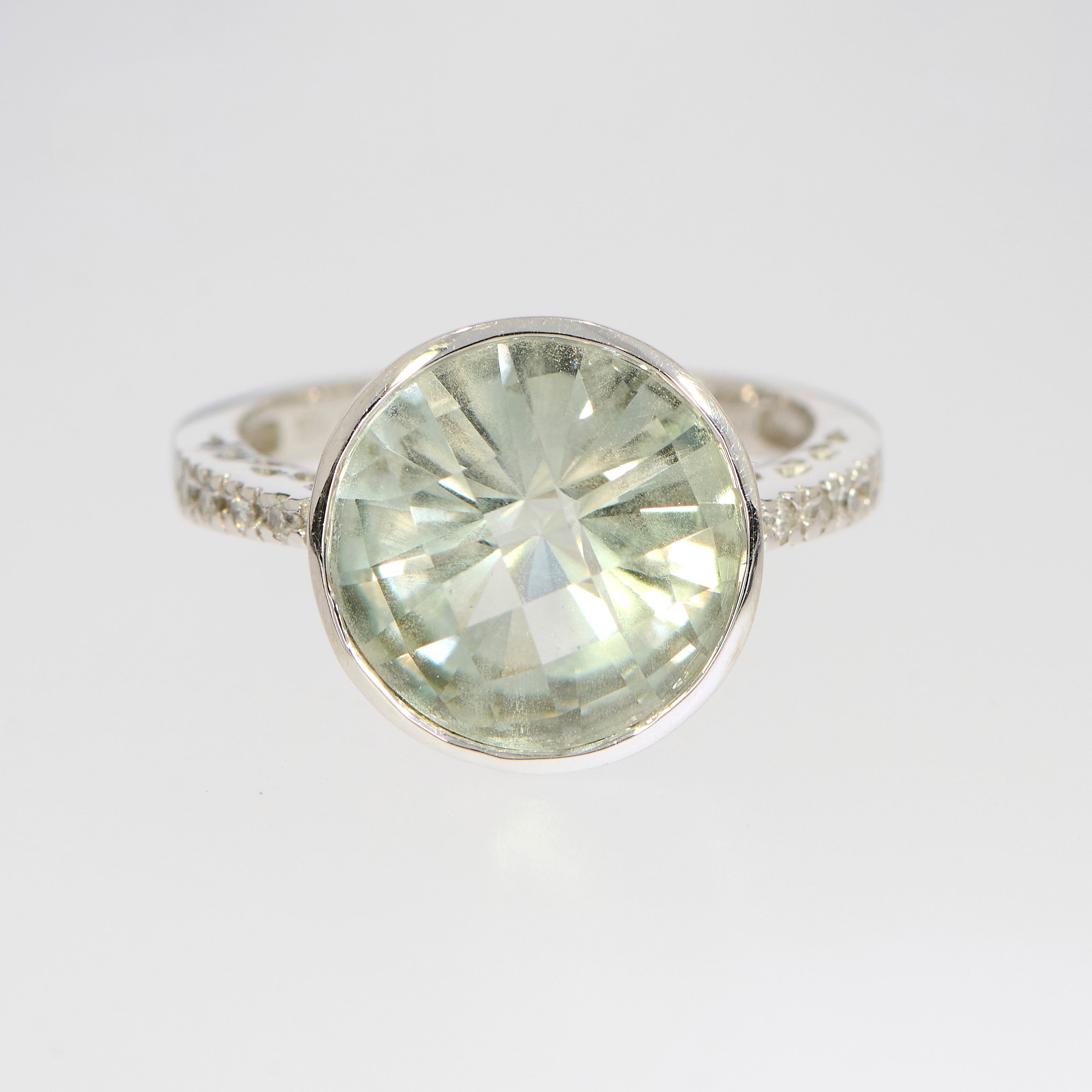 Ring 18kt 0,09ct og ametyst