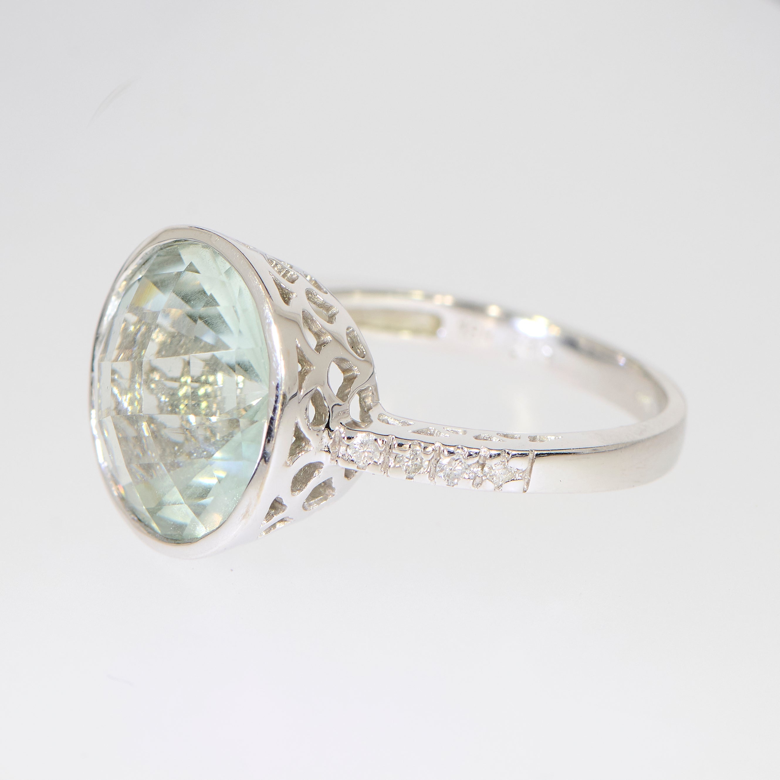 Ring 18kt 0,09ct og ametyst