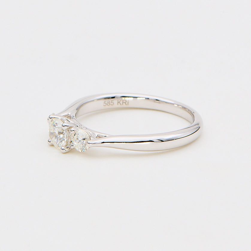14kt hvidguld 3-stensring med 0,66 ct TW-SI diamanter
