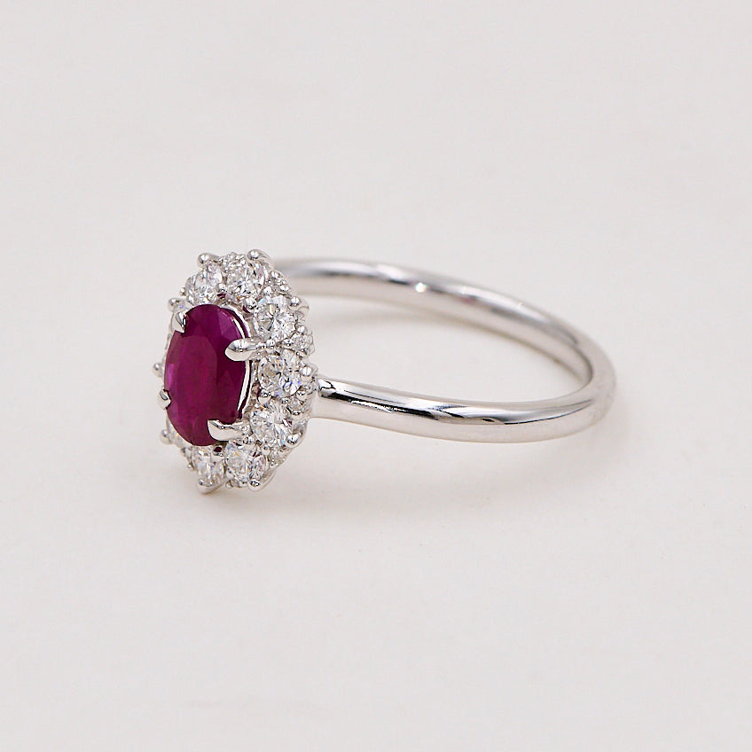Rosetring i hvidguld 14 kt 0.46 ct TW-SI med 0.70 ct oval rubin