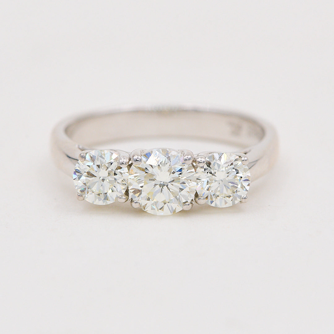 3-stens ring i 14 kt. hvidguld 1.94 ct - L.VVS1 - K.VS2/SI2