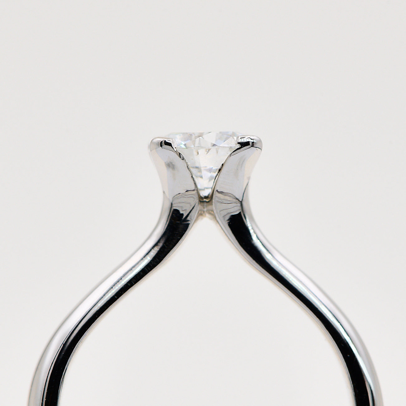 Solitairering i 18 kt. guld med 1,06 ct. F.SI2