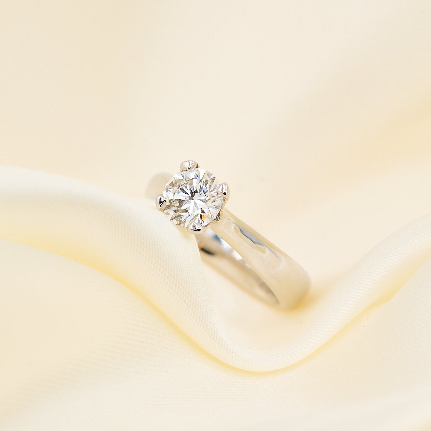 Solitairering i 18 kt. guld med 1,06 ct. F.SI2