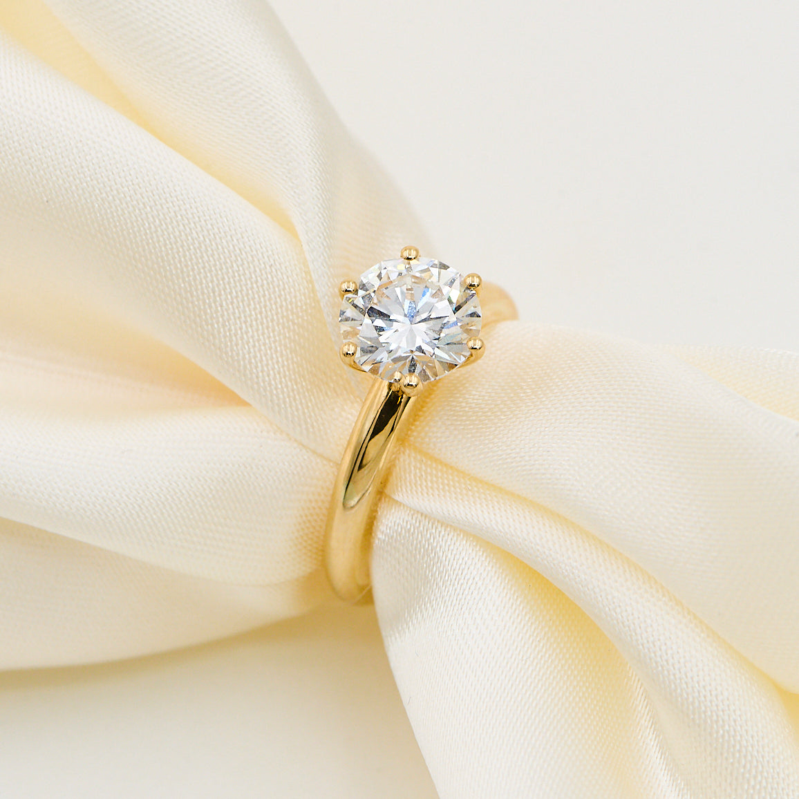 Solitairering i 18 kt. guld, 2,04 ct. H.VVS2
