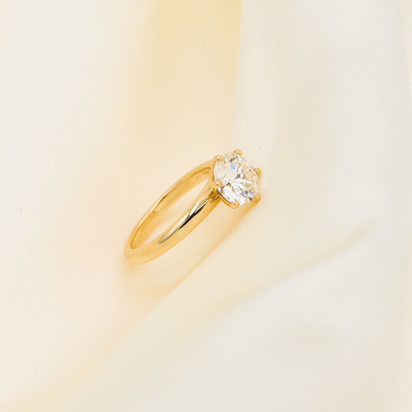Solitairering i 18 kt. guld, 2,04 ct. H.VVS2