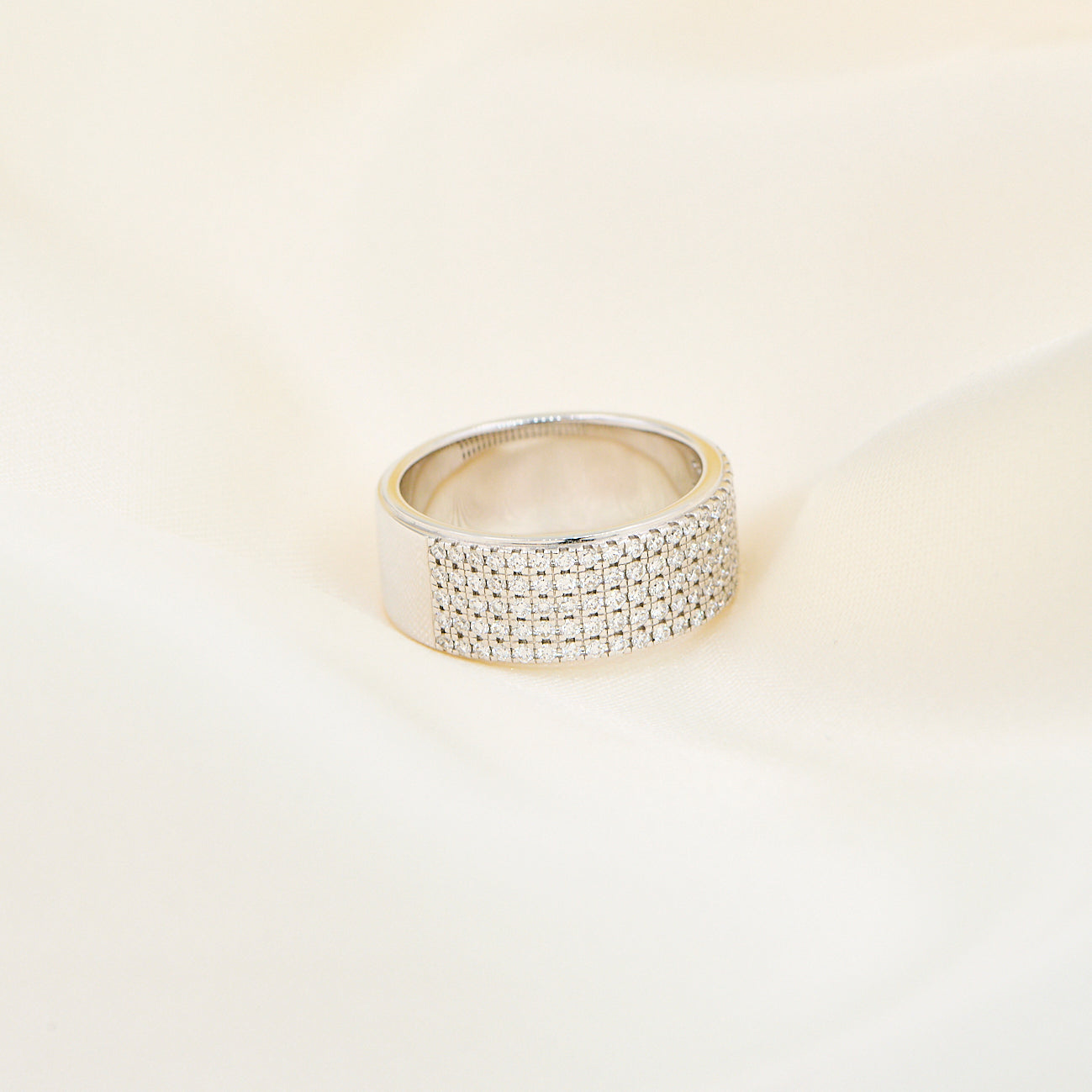 Pavéring i 14 kt. hvidguld, 0,72 ct. TW.SI