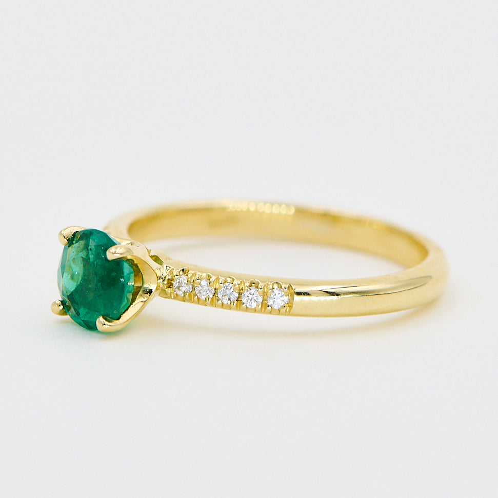 Smaragdring i 14 kt. guld med 0,08 ct. TW.VS diamanter, 0,70 ct. smaragd