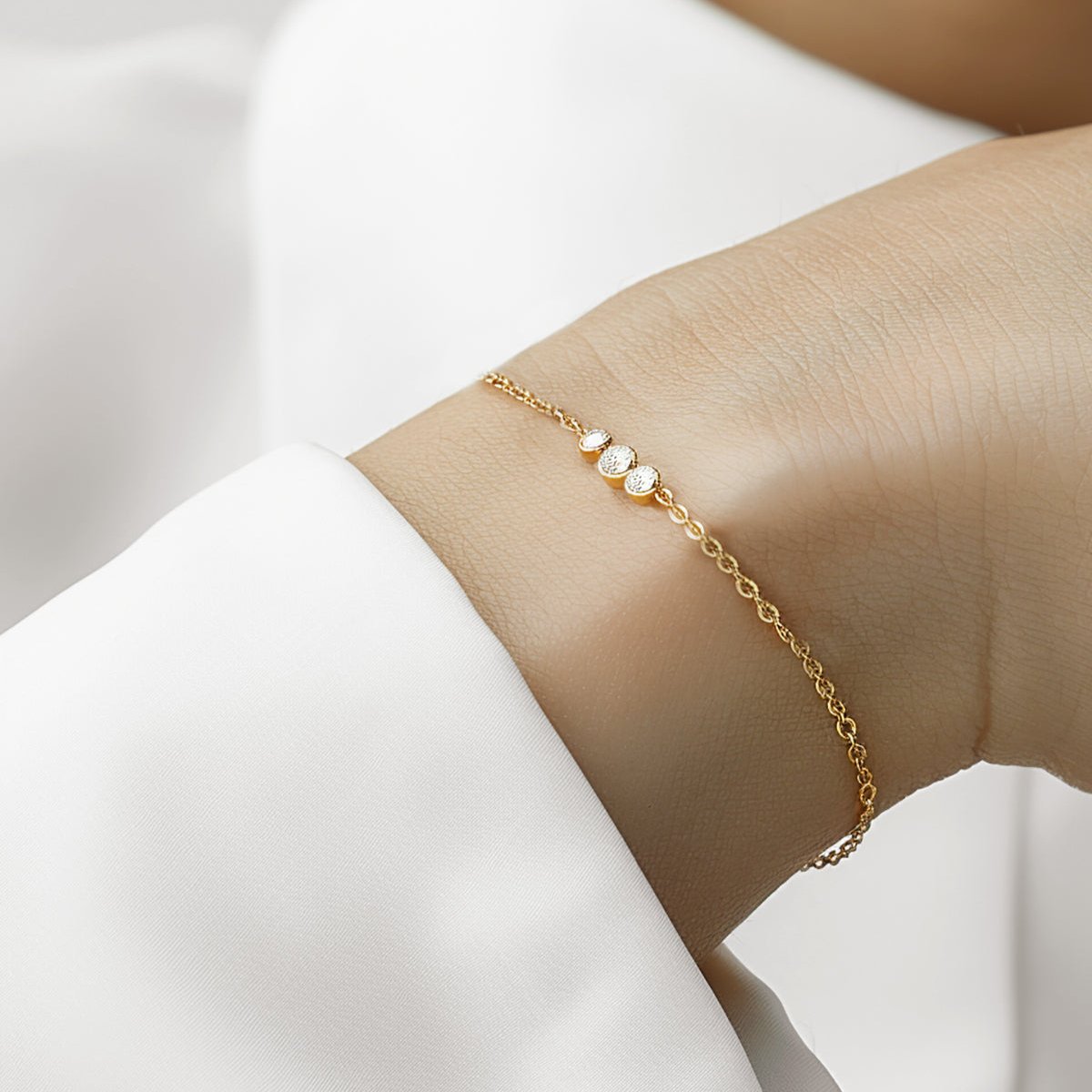 Armbånd i 14 kt. Guld eller Hvidguld med 0,20 ct. W.SI Diamanter