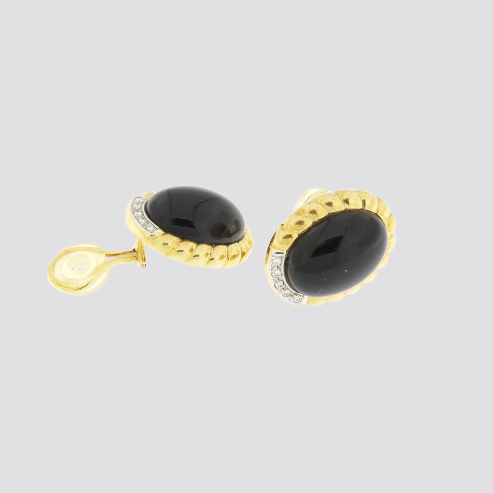 Øreclips i 18kt guld med onyx og diamanter