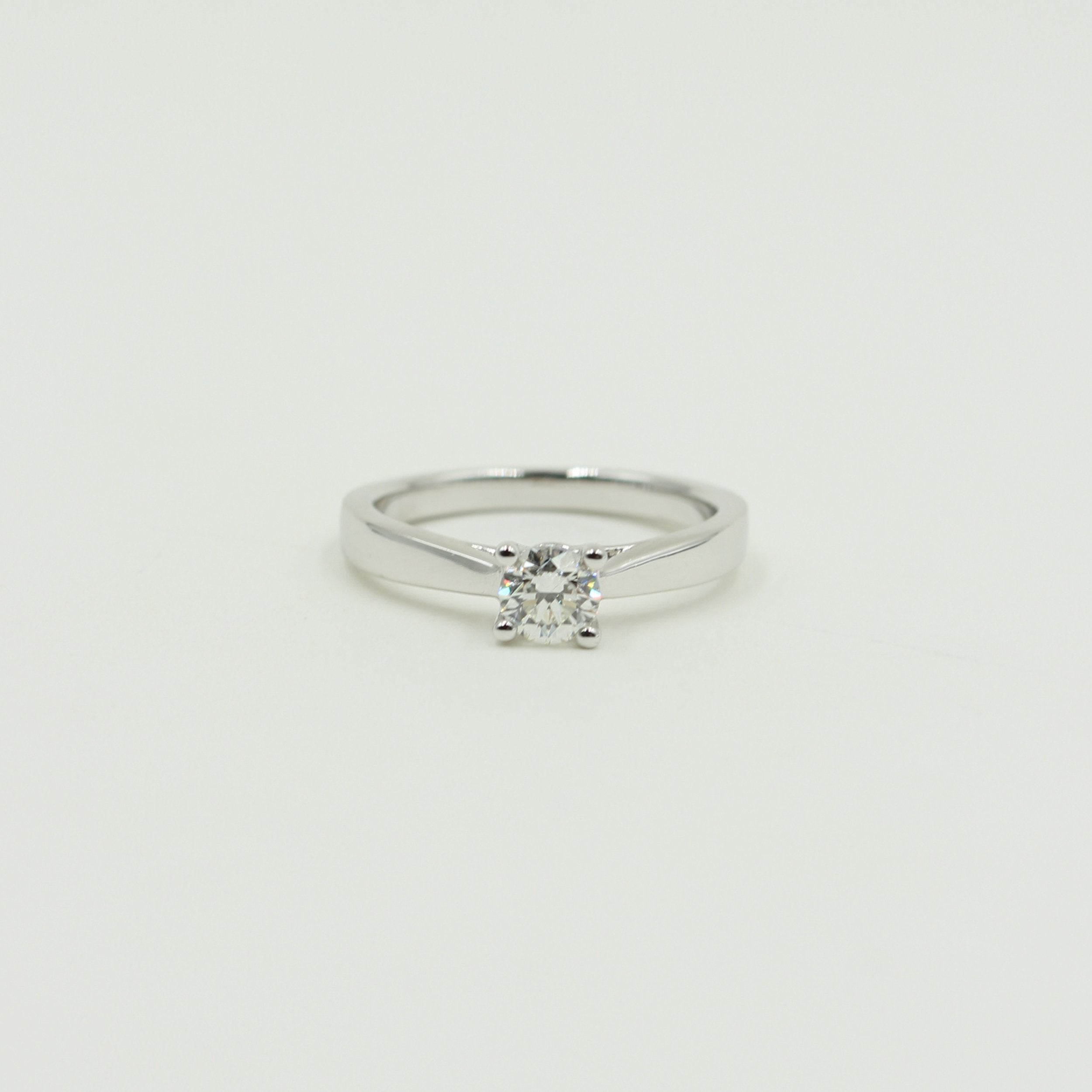 Solitaire ring m. brillant i hvidguld