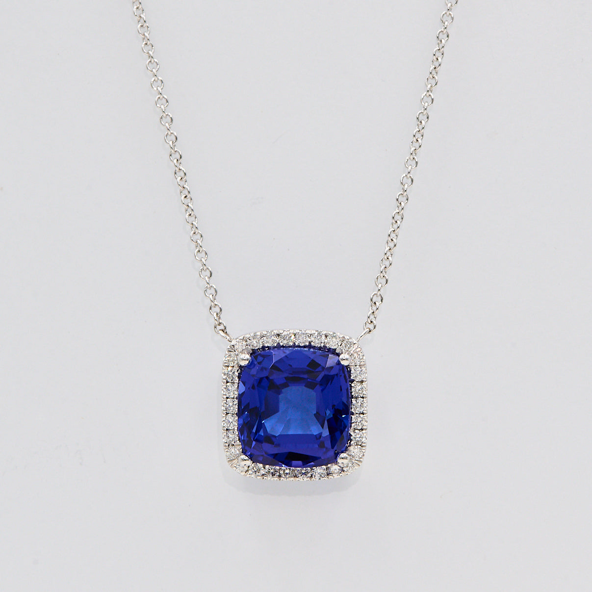 Collier 14kt med 0.31 ct TW-VS og 7.64 ct Tanzanit