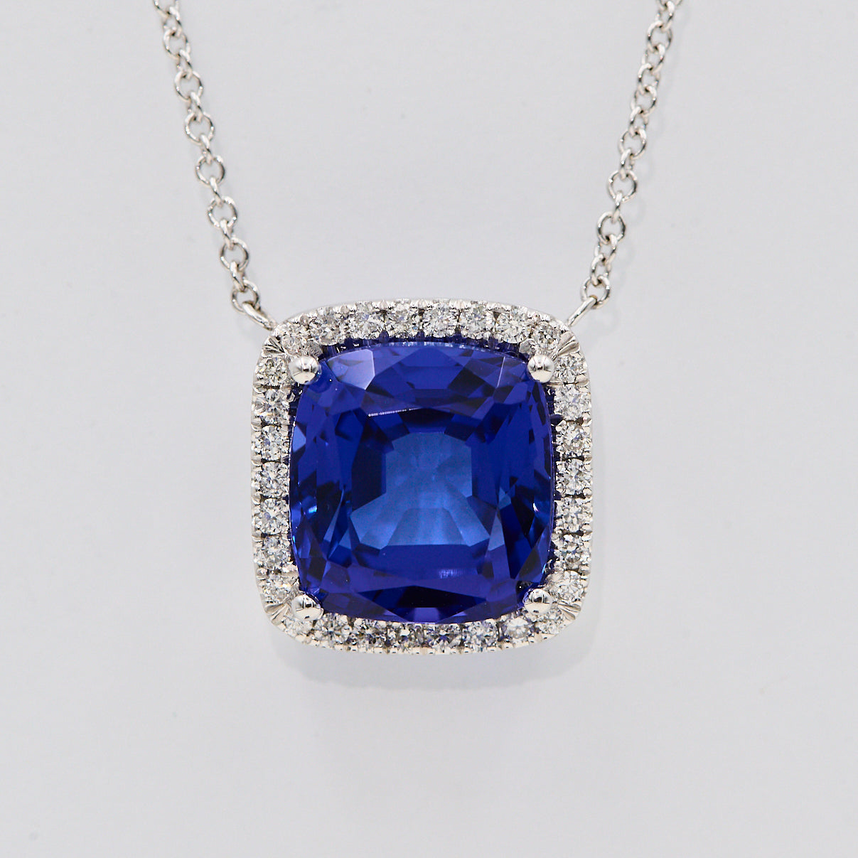 Collier 14kt med 0.31 ct TW-VS og 7.64 ct Tanzanit