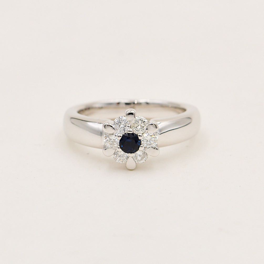 Roset Ring i 14 kt. hvidguld 0,48 ct. W.SI med Safir