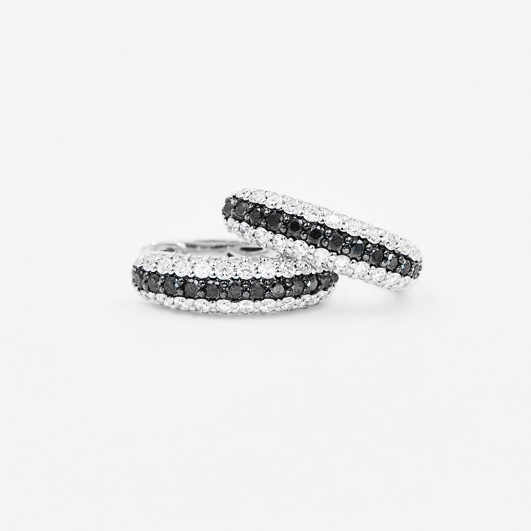 Hoops i 14 kt. hvidguld med 0,78 ct. TW.SI diamanter og 0,31 ct. sorte diamanter