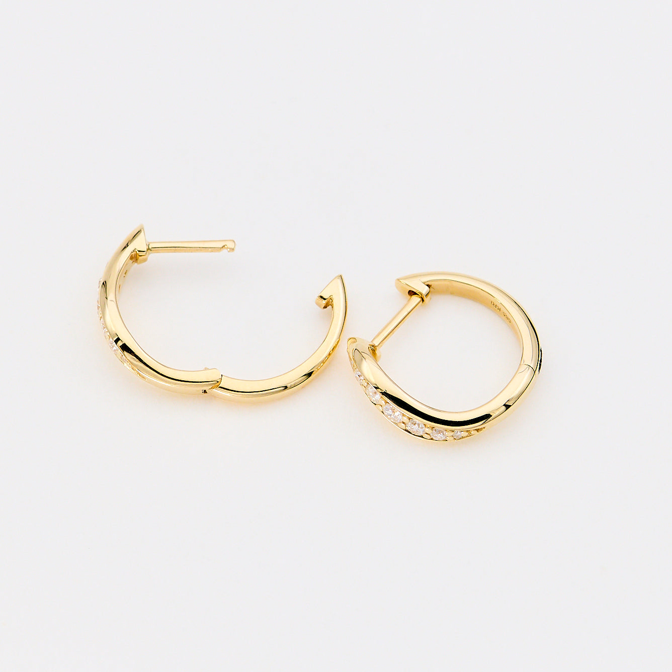 Buet Diamant Hoops i 14 kt. Guld med 0,23 ct. TW.SI