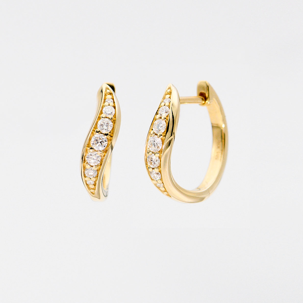 Buet Diamant Hoops i 14 kt. Guld med 0,23 ct. TW.SI