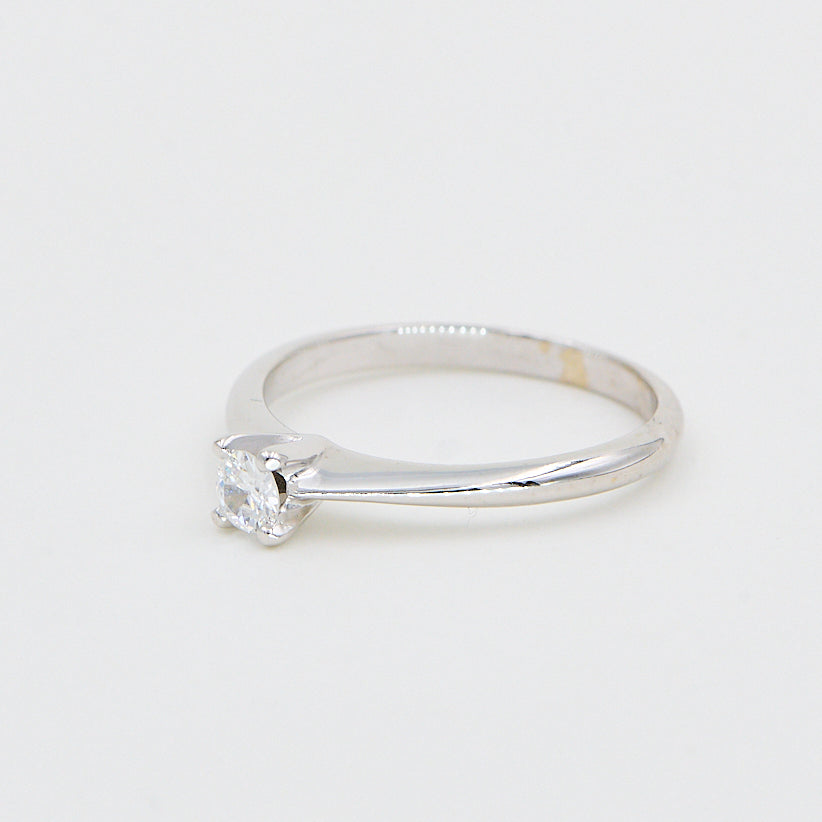 Brugt solitaire ring i 14 kt. hvidguld med ca. 0,17 ct. TW.SI brillant