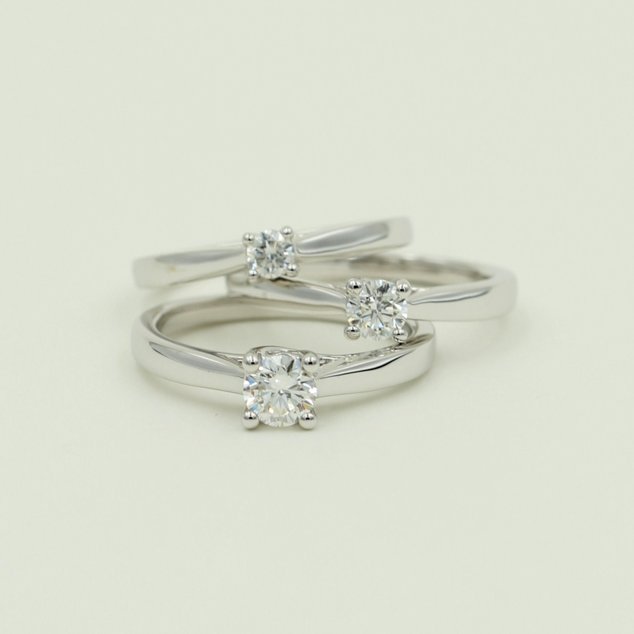Solitaire ring m. brillant i hvidguld